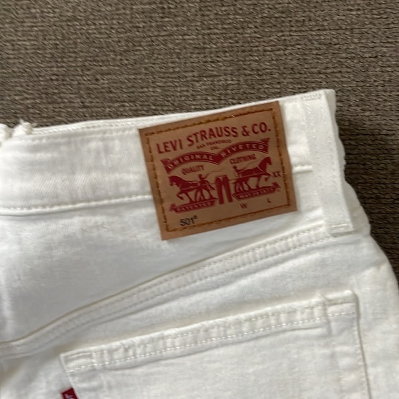 Brand new white 501 Levi shorts. - Picture 3 of 5